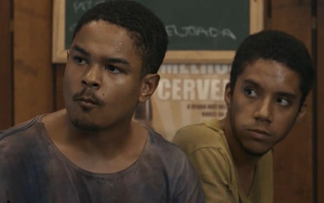 Pitoco (Juan Queiroz) e Neno (Gabriel Lima da Silva) em cena da novela Renascer